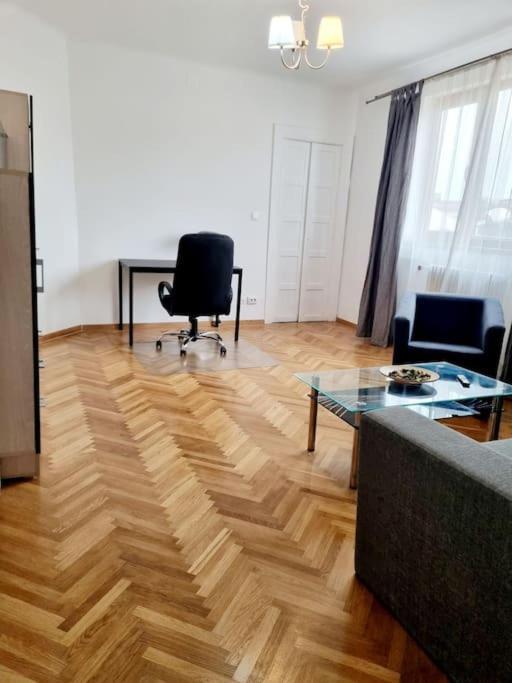 Cozy Apartment Near City Center بوخارست المظهر الخارجي الصورة